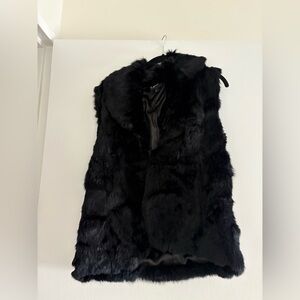Cejon Luxurious Black Faux Fur Vest